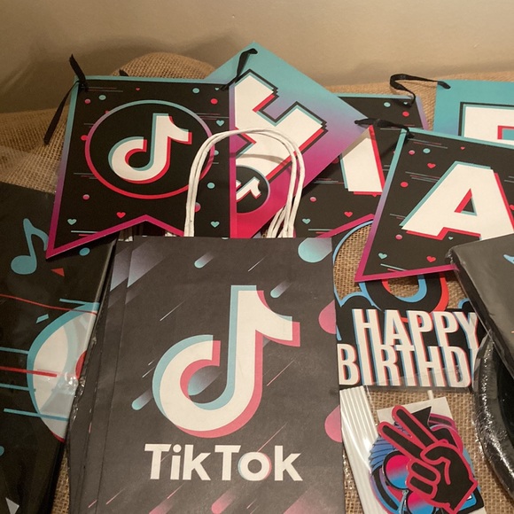 Tik Tok Birthday Party Supplies - Picture 2 of 5
